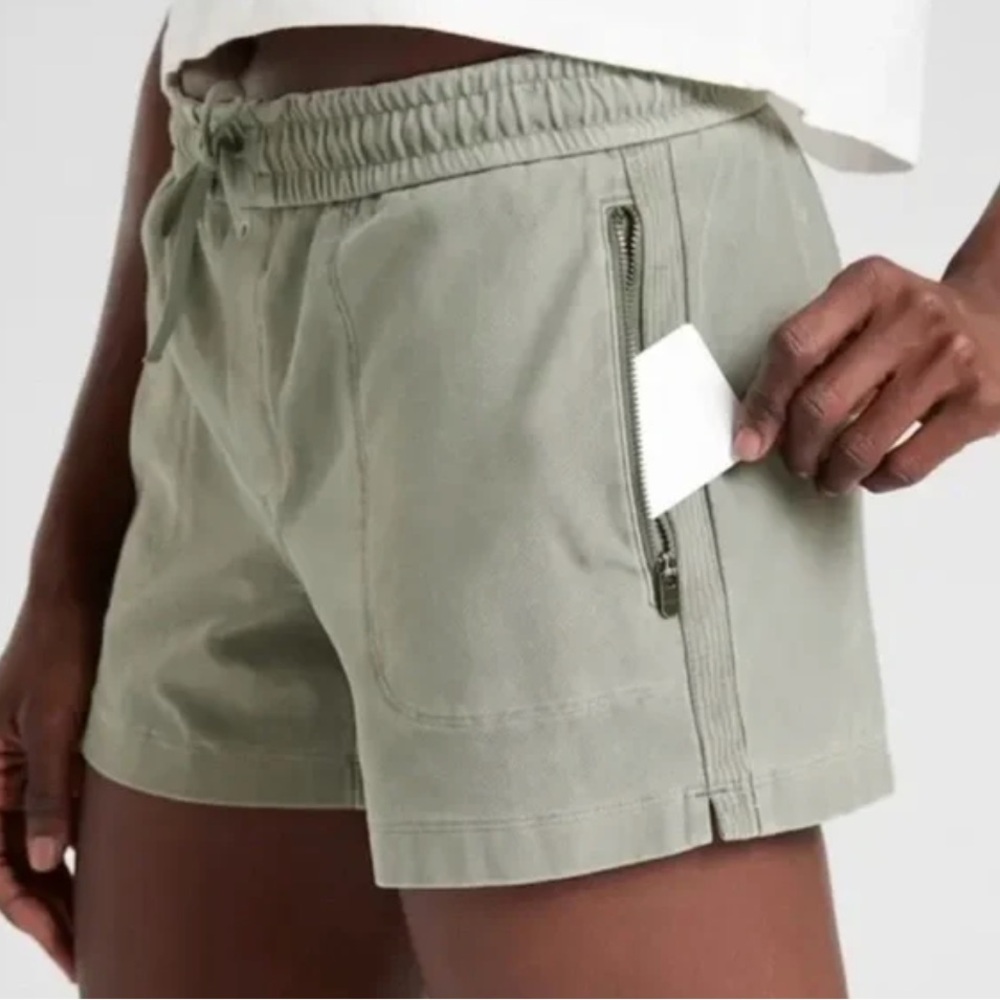 Women’s Athleta Farallon shorts sz 4 cypress green drawstring 4” inseam